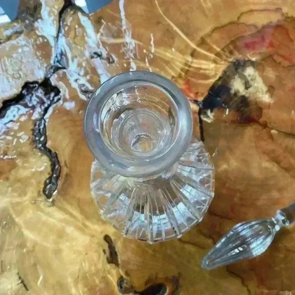 Lead Crystal Whisky Decanter Vintage 16" With Pointy Tip Stripped Rectangle
Desi - Picture 5 of 16